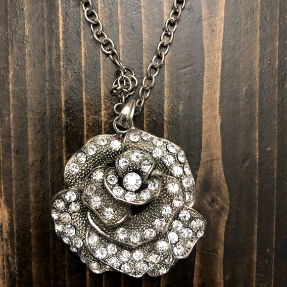 Women's Costume 20" Silver Rose Necklace - Picture 2 of 4